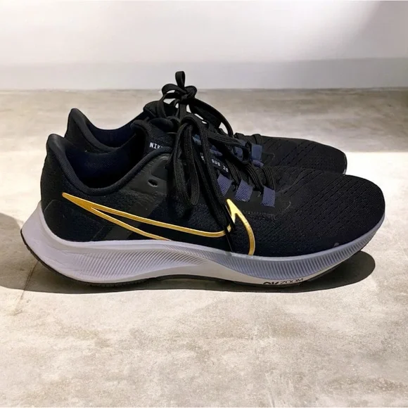 Nike Air Zoom Pegasus 38 'Black Metallic Gold Coin' CW7358-004 Women’s Size 9 - Picture 2 of 16